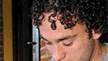 Sereno, tranquilo, el central repasó con AS su fichaje por el conjunto blanco.