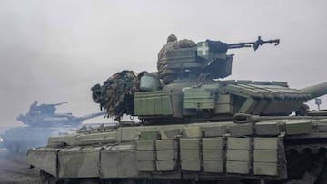 Ukrainian army tank units drive towards Kherson's frontline on the way to Kherson on November 18, 2022. (Photo by BULENT KILIC / AFP) (Photo by BULENT KILIC/AFP via Getty Images)