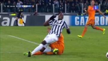 Pogba cae ante Varane.
