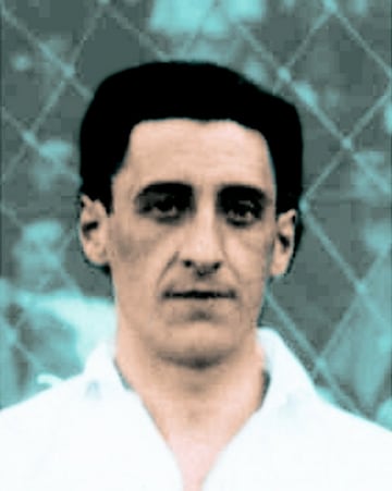Jugó con el Alavés la temporada 1930-31. Vistió la camiseta del Real Madrid durante cinco temporadas desde 1931 hasta 1936.