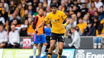 Raúl Jiménez durante un partido con el Wolves