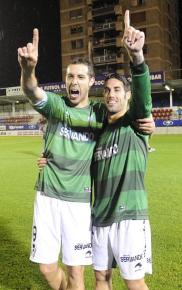 Los jugadores del Éibar celebran su ascenso a Primera División.