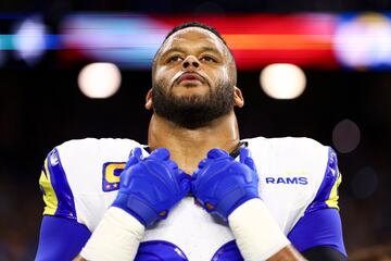 Uno de los mejores jugadores defensivos que la NFL haya conocido, dijo adi¨®s el pasado marzo a los 32 a?os de edad. Fue hombre de un solo equipo, pasando la totalidad de su carrera en los Rams, primero en St. Louis y despu¨¦s en Los ?ngeles, con los que gan¨® una Super Bowl. Fue nombrado el mejor jugador defensivo del a?o en tres ocasiones y form¨® parte del equipo All-Pro como defensive tackle numerosas veces.