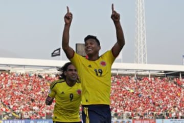 Futbol, Chile vs Colombia. 
Eliminatorias a Brasil 2014. 
El jugador de Colombia Radamel Falcao, izquierda, celebra su gol contra Chile durante el partido jugado por las eliminatorias a Brasil 2014 jugado en el estadio Monumental.
Santiago, Chile.