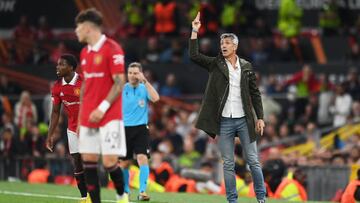 MANCHESTER, ENGLAND - SEPTEMBER 08: Imanol Alguacil, Head Coach of Real Sociedad reacts during the UEFA Europa League group E match between Manchester United and Real Sociedad at Old Trafford on September 08, 2022 in Manchester, England. (Photo by Michael Regan/Getty Images)