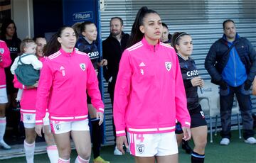 Lauren Leal, saliendo del túnel de vestuarios para jugar un partido con el Madrid CFF en la temporada 2022-23.