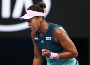 Naomi Osaka celebrando la consecución de un punto. 