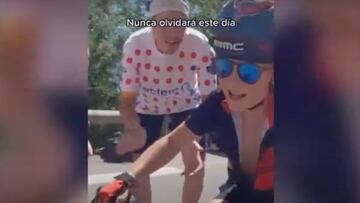 Este niño se robó el ‘show’ al subir un puerto del Tour