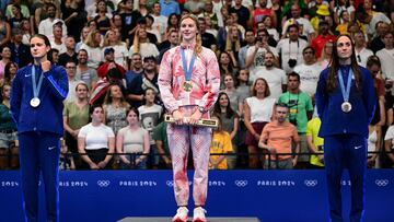 Gold medallist Canada's Summer Mcintosh (C), silver medallist US' Katie Grimes (L) and bronze medallist US' Emma Weyant (R) celebrate on the podium after the women's 400m individual medley swimming event during the Paris 2024 Olympic Games at the Paris La Defense Arena in Nanterre, west of Paris, on July 29, 2024. (Photo by Fran�ois-Xavier MARIT / AFP)