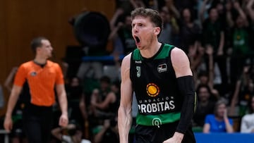 Kyle Guy, escolta estadounidense del Joventut, celebra la victoria ante el Baskonia.