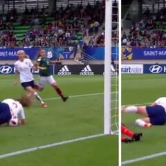 Surrealismo puro: cae encima del balón y acaba marcando gol