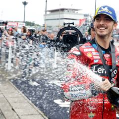 Bagnaia: “Lo importante es terminar delante de Martín”