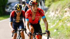 Team Bahrain's Spanish rider Mikel Landa (R) cycles in a breakaway ahead of Team Ineos' Ecuadorian rider Richard Carapaz (L) during the 9th stage of the Giro d'Italia 2022 cycling race, 191 kilometers between Isernia and the Blockhaus mountain, in the Maj