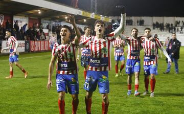 El Barbastro celebra el pase a la siguiente ronda de la Copa del Rey tras ganar 2-0 al Espanyol.