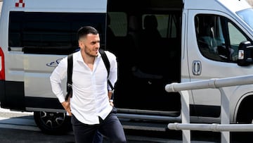 Filip Kostic en su llegada a Turín.