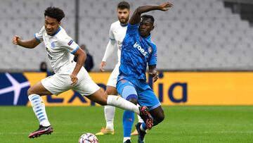 Boubacar Kamara, a la izquierda, en un partido del Olympique de Marsella ante el Olympiacos.