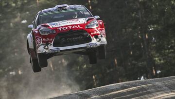 Kris Meeke, volando con su Citroen en el Rally de Finlandia.