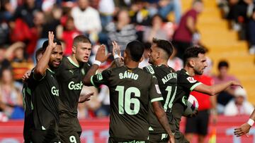 Dovbyk celebra el 1-1 en Vallecas.