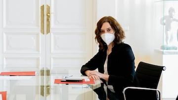 Imagen de Isabel Díaz Ayuso, presidenta de la Comunidad de Madrid, portando una mascarilla.