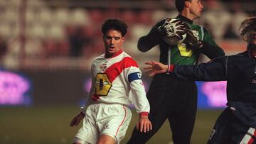 15-01-00.COTA ,JUGADOR DEL RAYO VALLECANO DURANTE EL PARTIDO RAYO VALLECANO - ATLETICO DE MADRID.FOTO: VICTOR HERNANDEZ N.C 31235