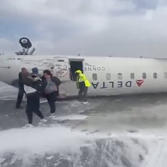 Un avión de Delta se vuelca tras aterrizar en Toronto, venía de Minneapolis: esto se sabe