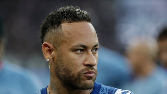 Neymar la lía en redes sociales