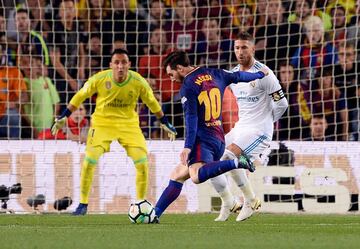 Messi siguió aumentando su leyenda como pesadilla madridista al anotar en Liga su 25º gol al Real Madrid. Ningún jugador le ha metido más goles al Madrid.