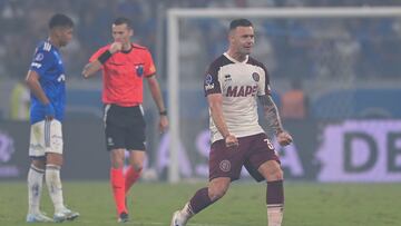 AMDEP9184. BELO HORIZONTE (BRASIL), 23/10/2024.- Ramiro Carrera de Lanús celebra un gol este martes, en un partido de las semifinales de la Copa Sudamericana entre Cruzeiro y Lanús, en el estadio Mineirao en Belo Horizonte (Brasil). EFE/ Joao Guilherme