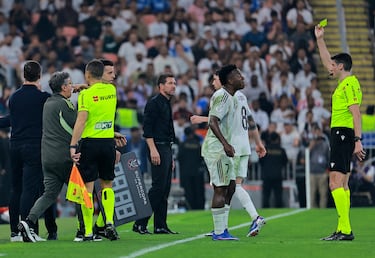 Reacción de Vinicius Júnior al recibir la tarjeta amarilla.