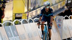 El ciclista español Carlos Verona llega a la meta de Hautacam en la decimoctava etapa del Tour de Francia 2022.