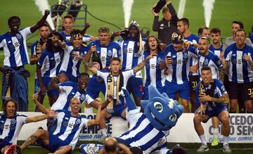 Matheus Uribe y Luis Díaz consiguieron con el Porto el título de la Primeira Liga al vencer 2-0 al Sporting de Lisboa. Los dirigidos por Sergio Conceicao pudieron celebrar faltando dos jornadas por disputarse. 