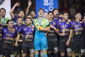Photo during the celebration after the match Dorados de Sinaloa vs Atlante, corresponding to the return of the Grand Final of the Apertura 2016 Tournament of the Liga de Ascenso BBVA Bancomer MX, at Banorte Stadium.
Foto durante la celebracion despues del partido Dorados de Sinaloa vs Atlante, correspondiente a la vuelta de la Gran final del Torneo Apertura 2016 de la Liga de Ascenso BBVA Bancomer MX, en el Estadio Banorte, en la foto: Jugadores de Campeon de Dorados
03/12/2016/MEXSPORT/Cristian de Marchena.