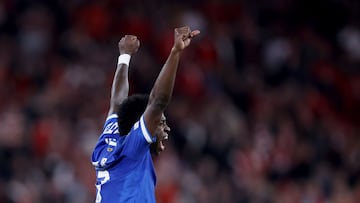 Real Madrid visita al Osasuna con el objetivo de ampliar su ventaja en la tabla ante un Barcelona que viene de tropezar en LaLiga. (Photo by FILIPE AMORIM / AFP)