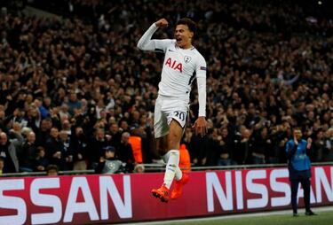 Zinedine Zidane's spotless suit becomes blemished by stains