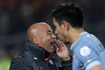 En octavos de final, Chile enfrentó a Uruguay, campeón vigente de la Copa América. Partido cerrado que se definió recién a los 80 minutos con gol de Mauricio Isla. La Roja eliminaba al actual monarca y candidato al título, y avanzaba a semifinales.