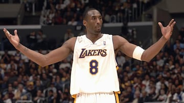 La ‘Mamba Negra’ está por debajo de Kareem Abdul Jabbar, Karl Malone y Lebron James en la lista de mejores anotadores en la historia de la liga. Kobe se retiró con 33 mil 363 puntos en mil 346 partidos disputados, en 20 años de carrera. Superó en el conteo a Jordan, su ídolo, el 14 de diciembre de 2014, en la victoria 100-94 ante los Timberwolves.  Lebron superó la marca de Bryant el 25 de enero, un día antes de la muerte del legendario jugador de los Lakers. Kobe lo felicitó a través de redes.