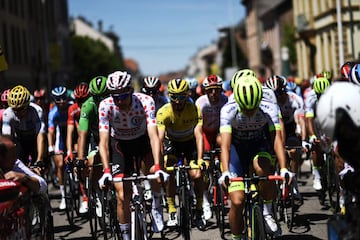 Peter Sagan se impuso en la quinta etapa del Tour de Francia tras vencer en  el esprint final. El colombiano Rigoberto Urán cayó un puesto en la general. La próxima etapa será en montaña entre Mulhouse y La Planche des Belles Filles