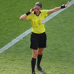 Stéphanie Frappart: "Arbitrar a hombres fue un reconocimiento de mis habilidades y mi trabajo"