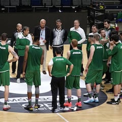 El Unicaja realiza una rebaja salarial de entre un 10 y un 17,5%