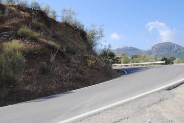 Rampas entre Riogordo y Benamargosa, con Comares al fondo