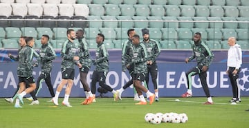 Los jugadores, en el entrenamiento de este lunes.