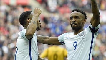 LITH-4. London (United Kingdom), 26/03/2017.- England&#039;s Jermain Defoe celebrates scoring their first goal against Lithuania with goal maker Raheem Sterling (L) during the FIFA World Cup 2018 qualifing group F match England vs Lithuania at Wembley Sta