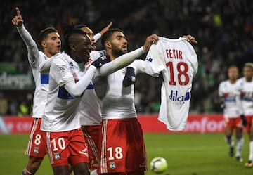 El último nombre que se ha escrito en la libreta de los despachos del Santiago Bernabéu ha sido Nabil Fekir. El delantero del Lyon lleva 15 partidos y ha firmado 12 goles y tres asistencias. Números que han impresionado a media Europa y ya estarían detrás de él. 