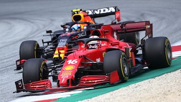 Lecler tratando de adelantar a Pérez durante el GP de Austria 2021.