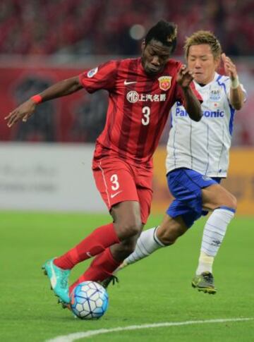 Asamoah Gyan del Shanghai SIPG, 14,8 millones de euros al año.