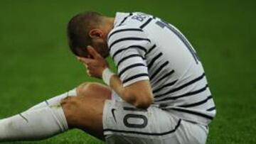 Benzema sustituido con molestias en el muslo