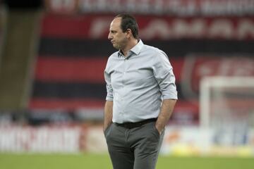 Pasó por Fortaleza -donde es muy querido-, Cruzeiro y Flamengo, donde decepcionó absolutamente. Tenía un gran plantel y no lo pudo aprovechar. De todas formas, está libre...