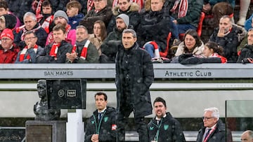 BILBAO (PAÍS VASCO), 08/12/2024.- El entrenador del Athletic Club, Ernesto Valverde, este domingo, durante el partido de la jornada 16 de LaLiga EA Sports, en el estadio de San Mamés, en Bilbao. EFE/ Javier Zorrilla