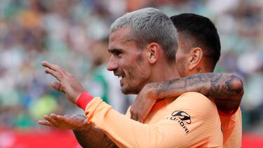 Griezmann celebra uno de sus goles ante el Betis.