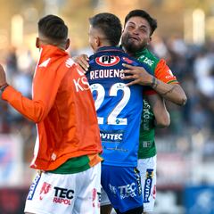 Requena sorprendió a Colo Colo: ¡gol de arco a arco!